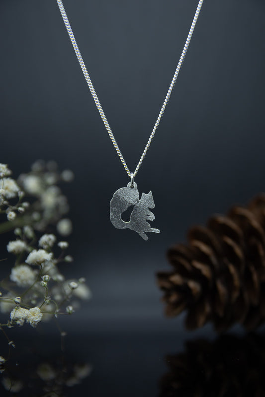 Satumetsän ihmeet - Herra Orava -kaulakoru, hopea