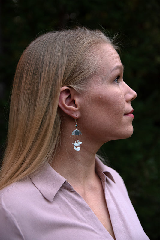 Satumetsän ihmeet - Herra Oravan päiväuni -korvakorut, hopea, sinivihreät safiirit