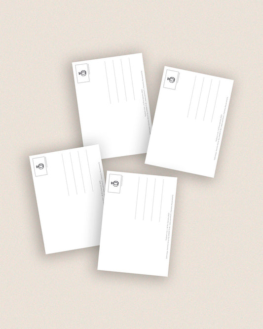 Rovaniemi-aiheisten postikorttien taustapuoli. Neljä osoiteviivaa ja merkitty paikka postimerkille.