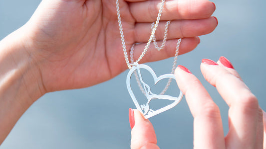 Miksi hopeakoru kannattaa korjata ja huollattaa ammattilaisella? Lue hopeasepän vinkit