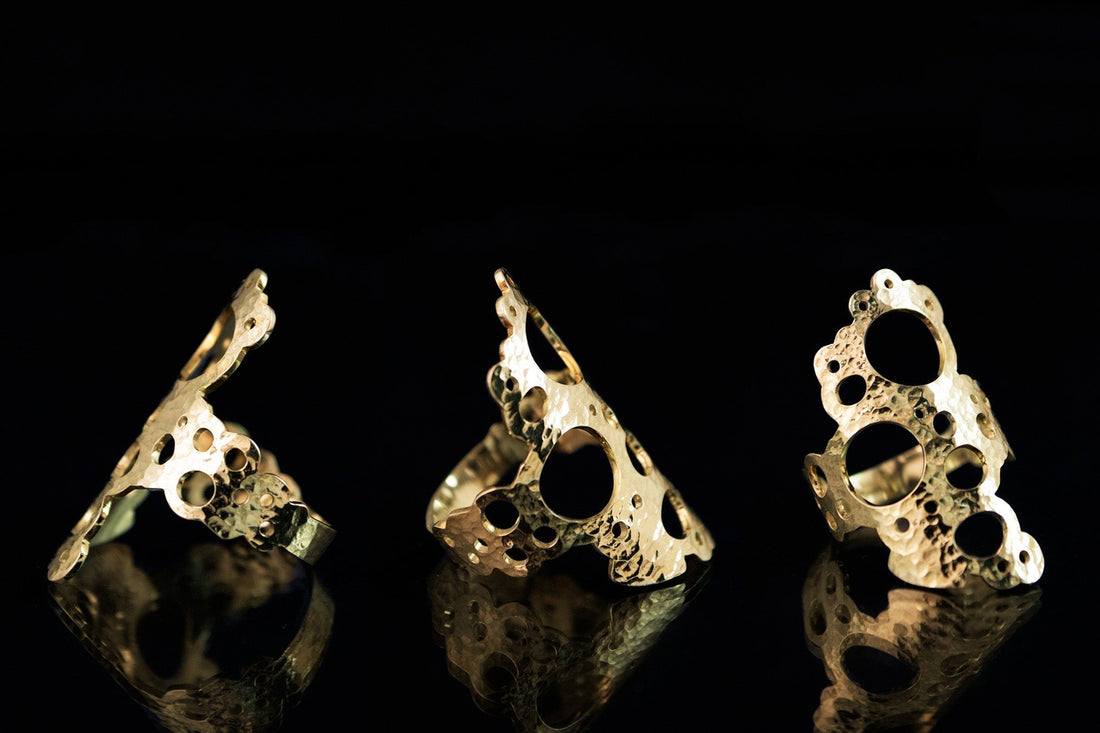 Riia Valvimon suunnittelemat korut nähdään Linnan juhlissa 6.12.2025