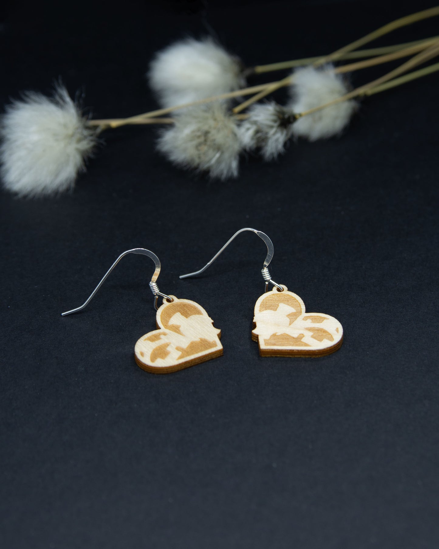 Oulu LOVE -vanerikorvakorut, koukkukiinnitys, pienet